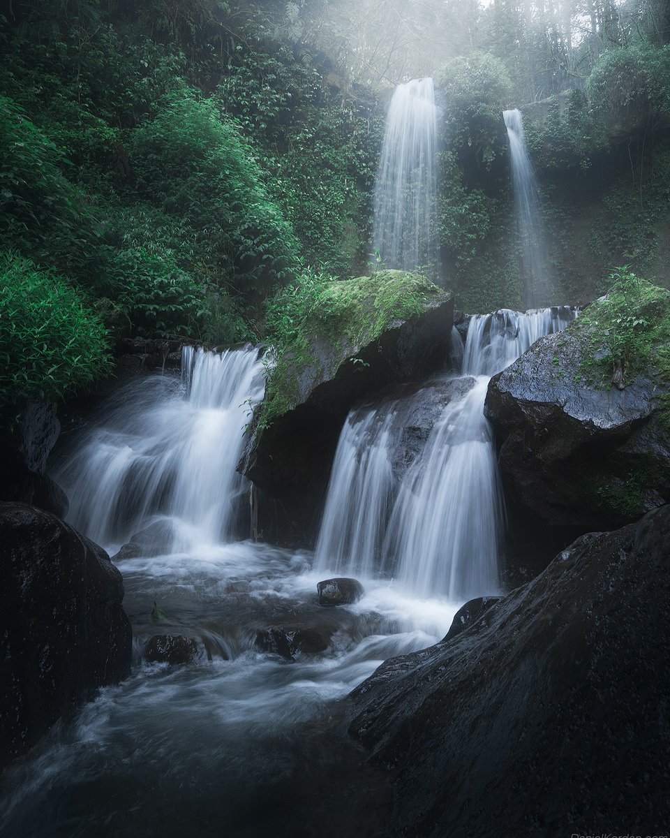 Winnie13601's tweet image. Central Java waterfalls and villages like Nepal van Java are just amazing and much less visited than Bali I think! #indonesia #java