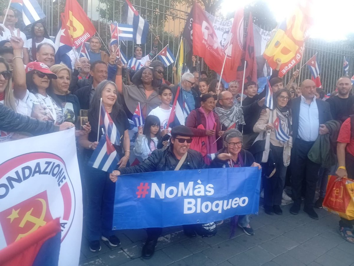 NacionyEmig's tweet photo. En Roma🇮🇹, las calles se inundaron de cubanía para inaugurar el XVII #ECRE2025 "Con todos y para el bien de todos" y el Festival #CubaVaConmigo.
Cubanos y amigos de la solidaridad marcharon para exigir el fin del bloqueo vs #Cuba y reafirmar su apoyo permanente a la Nación 🇨🇺. https://t.co/pyUujF6oof