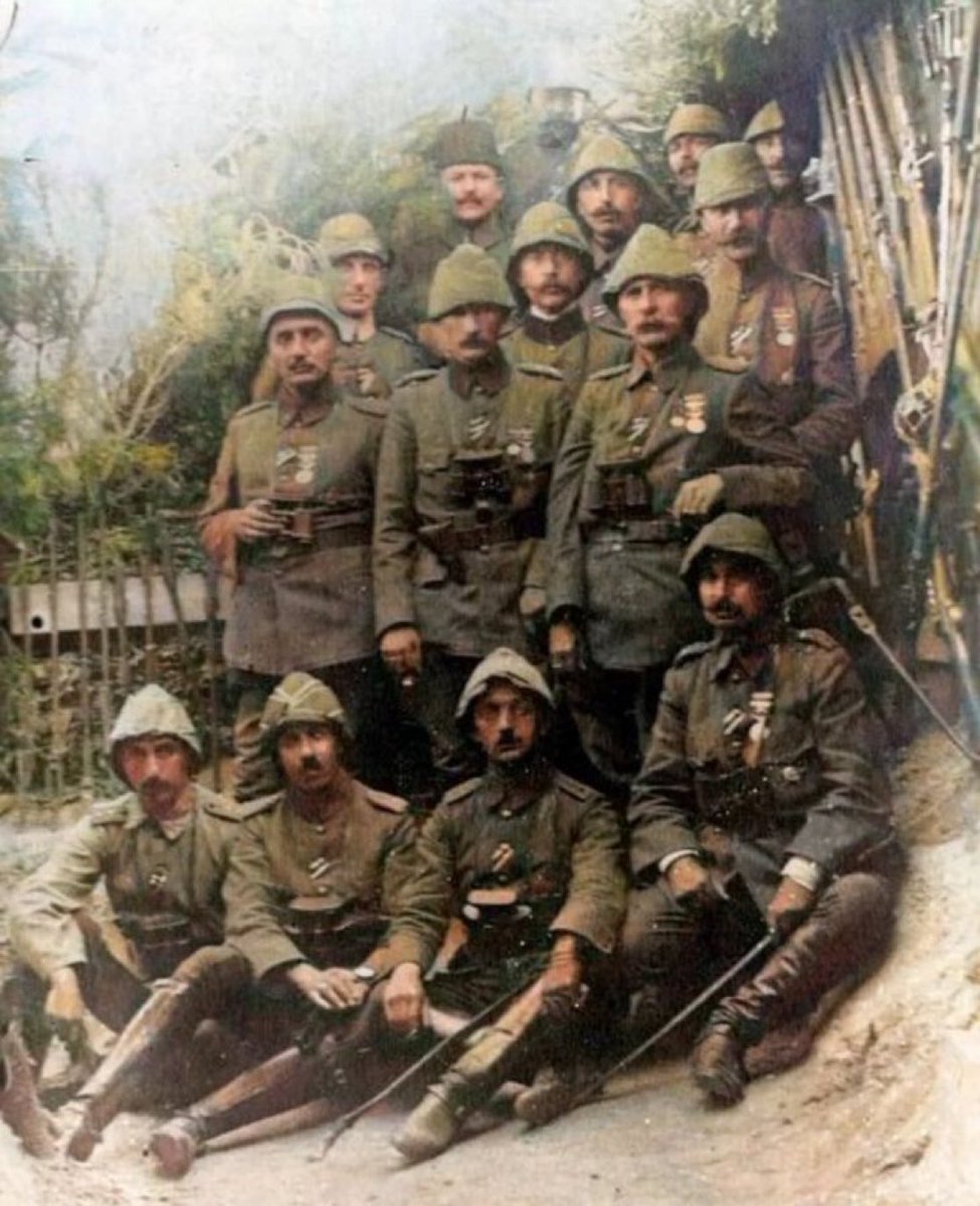 Çanakkale Savaşı sırasında Mustafa Kemal Paşa ve diğer komutanlar.