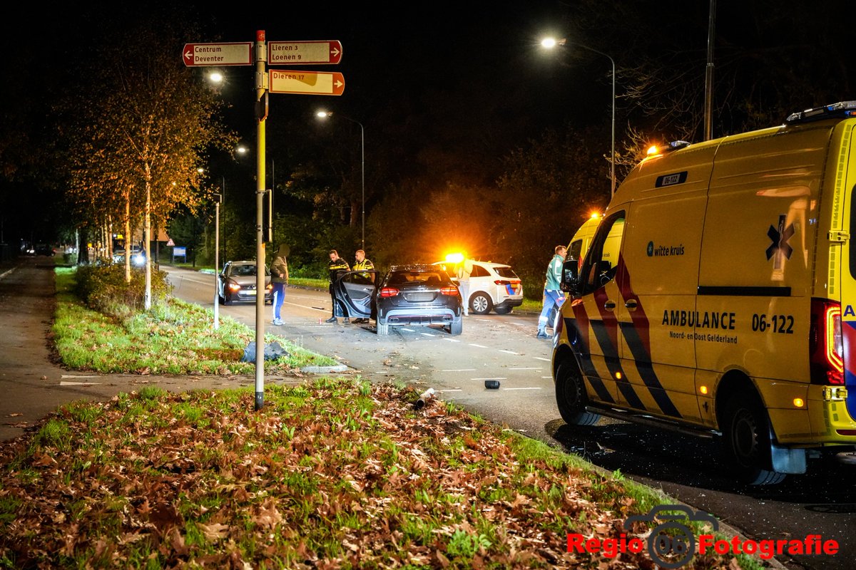 Veel schade na ongeval op de Landdrostlaan Apeldoorn