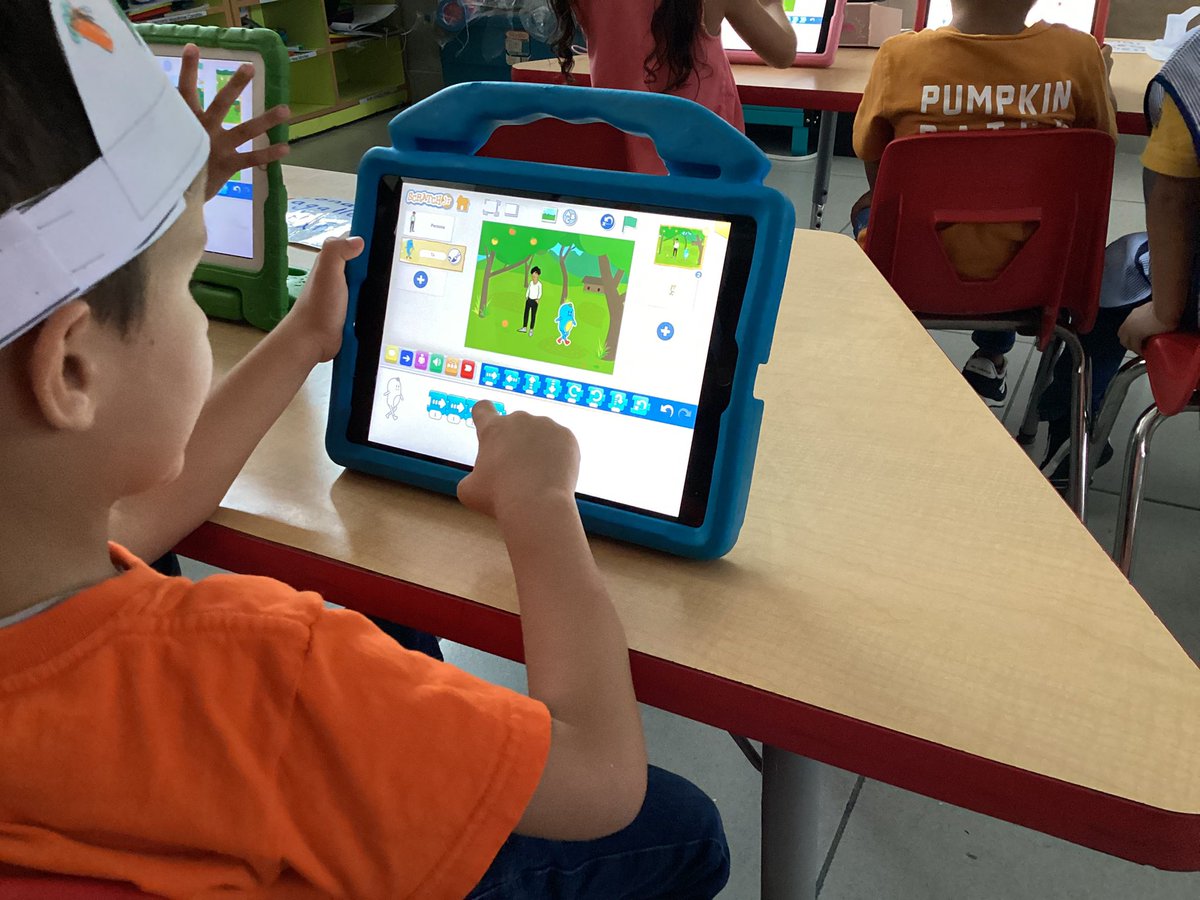 MariaRodri79774's tweet image. Los alumnos de K3A 🍏🥦🥙 descubrieron por medio de la app Scratchjr lo divertido que puede ser explorar la alimentación saludable… creando un huerto de sus frutas y verduras favoritas 📚🥦🍎
@CSBoficial @AraceliGis51584 @JersonZepeda
