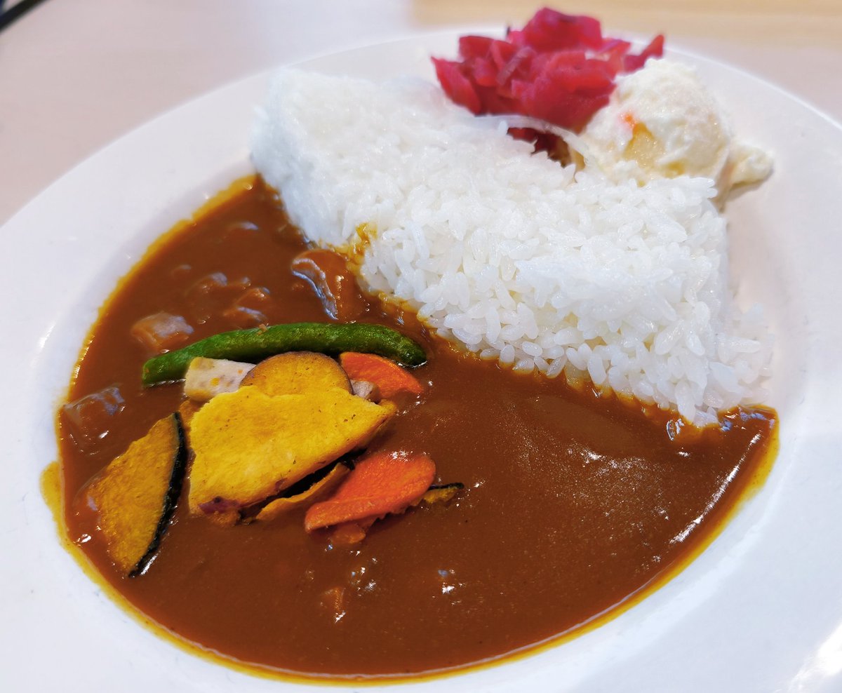yumg7426's tweet image. 黒部ダムで食べたダムアーチカレー🍛
階段の登り降りが大変だったのもあって、美味しかった👣
#黒部ダム
#ダムアーチカレー