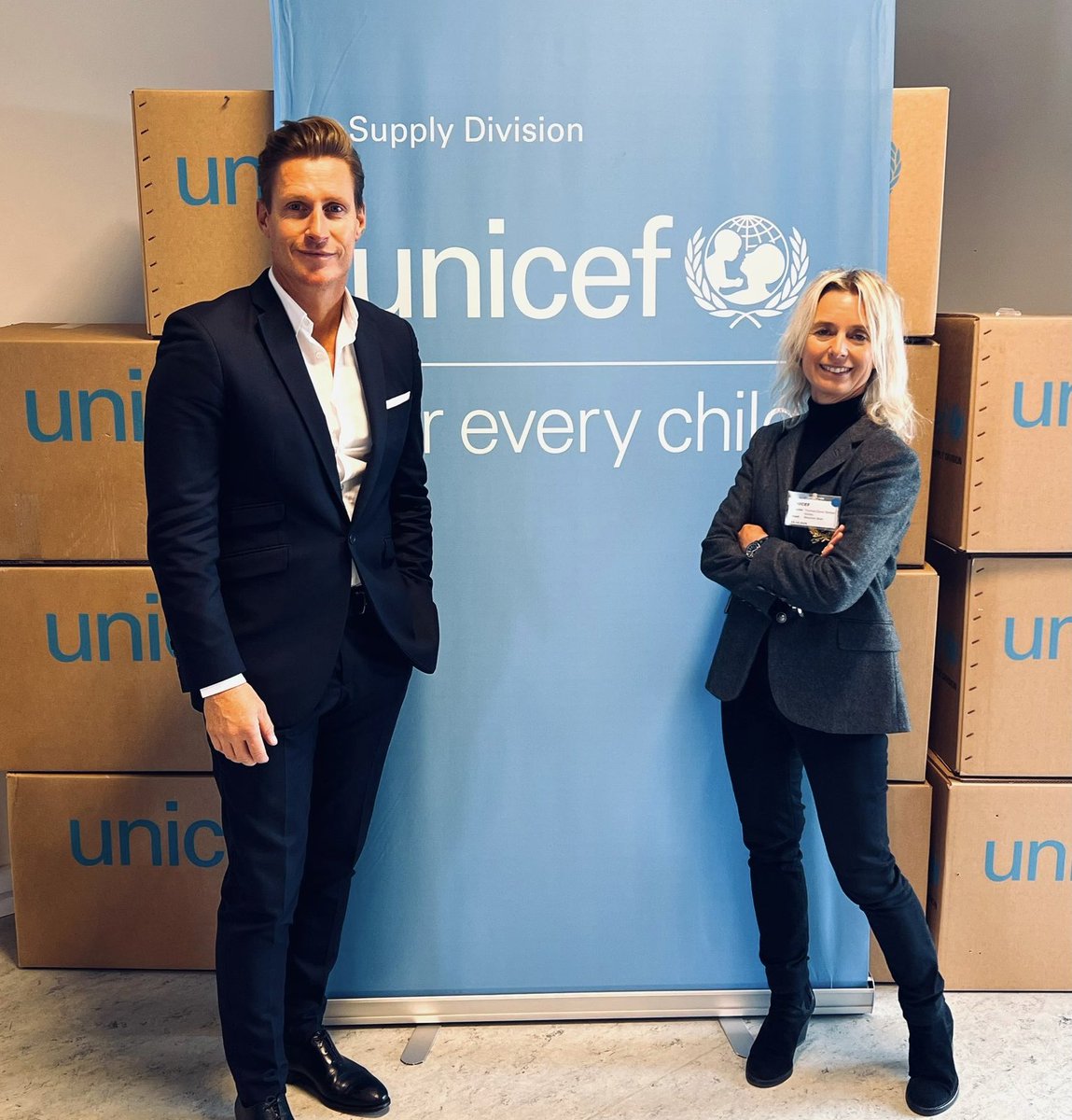 Honorée, en ma qualité de présidente de NOTAIRES AU FÉMININ, d’avoir été invitée à Copenhague 🇩🇰 par l’UNICEF à visiter son centre mondial de logistique et d’approvisionnement.
Une occasion unique de comprendre comment chaque #donation et chaque #legs se matérialise.