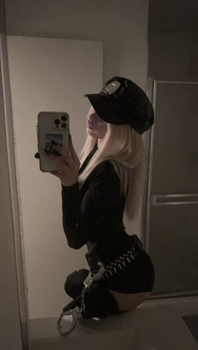 ㅤㅤ
ㅤㅤ𔘓 but mαmα ı'm ın love ɯıth α 𝗰𝗿𝗶𝗺𝗶𝗻𝗮𝗹. 🥴

ㅤㅤㅤㅤ #SagradoeProfano
ㅤㅤ