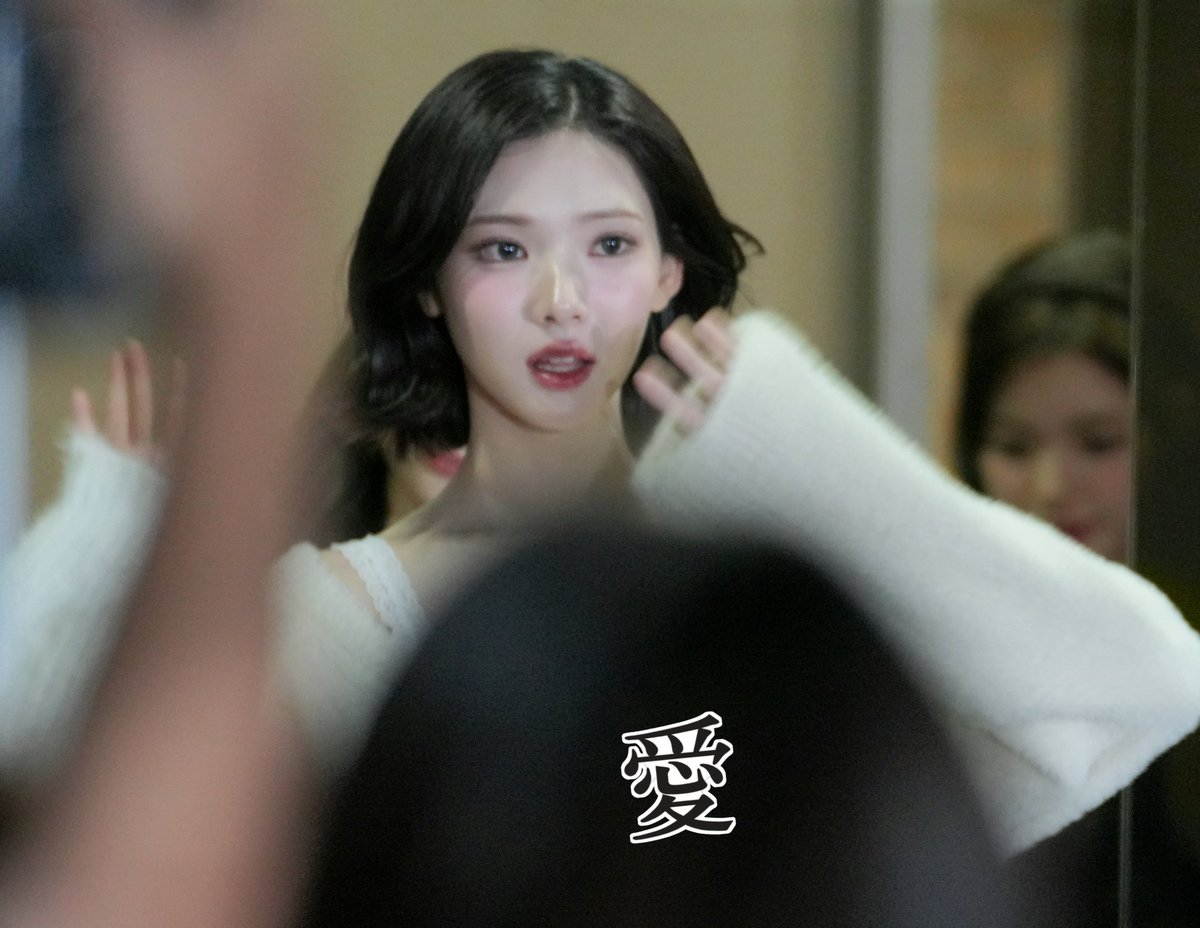 http__38's tweet image. 251024 뮤뱅퇴근길
#하츠투하츠 #최지우 #하츠투하츠지우 #지우