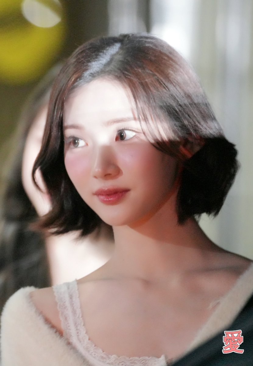 http__38's tweet image. 251024 뮤뱅퇴근길
#하츠투하츠 #최지우 #하츠투하츠지우 #지우