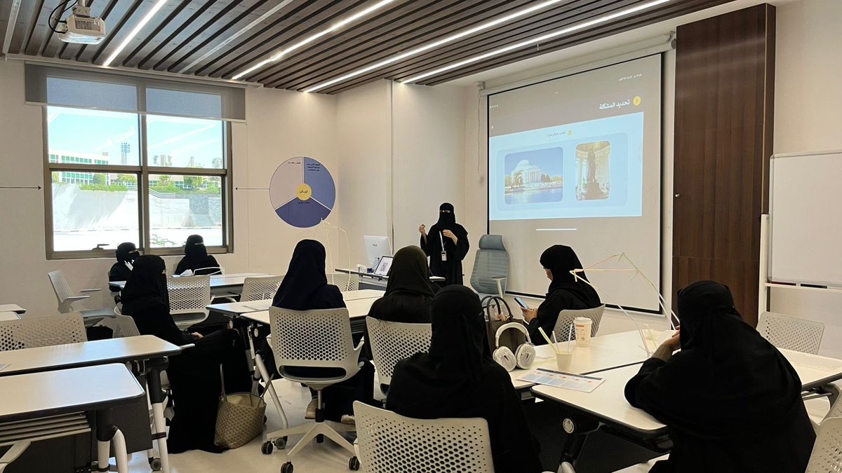jana__algarni's tweet photo. سعدت بتقديم ورشة تدريبية مع نادي الكلية👷🏻‍♀️
بعنوان الهندسة بالتفكير التصميمي💡
تناولت الورشة عدة محاور منها: تعريف التفكير التصميمي، مراحل التفكير التصميمي، علاقة الهندسة بالتفكير التصميمي، كما تخلّلها عدة أنشطة تفاعلية🧩
مُقتطفات من أجواء الورشة💫:
#التفكير_التصميمي #نادي_الهندسة https://t.co/IEosVhYu68