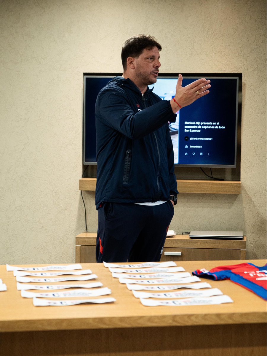 💙❤️ Inolvidable encuentro de capitanes en el Bidegain

#SanLorenzo, como ya es tradición, homenajeó a los capitanes de sus 25 disciplinas, en el palco oficial del estadio.

Nuestros/as deportistas compartieron sus vivencias, participaron de divertidas y enriquecedoras dinámicas,