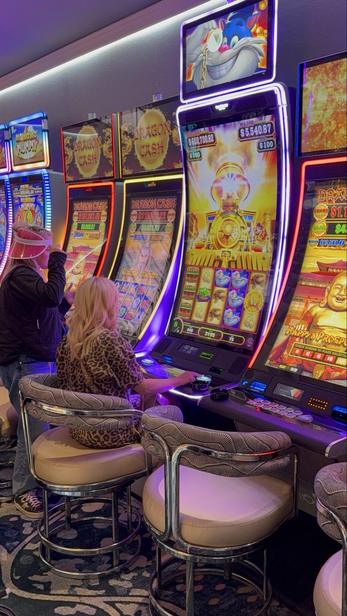 Chris Hatch tweet media