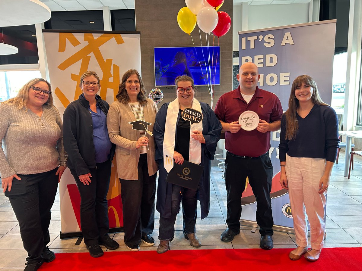 Big congrats to Eva on earning her WGU degree! Your hard work paid off — keep shining bright! 🌟