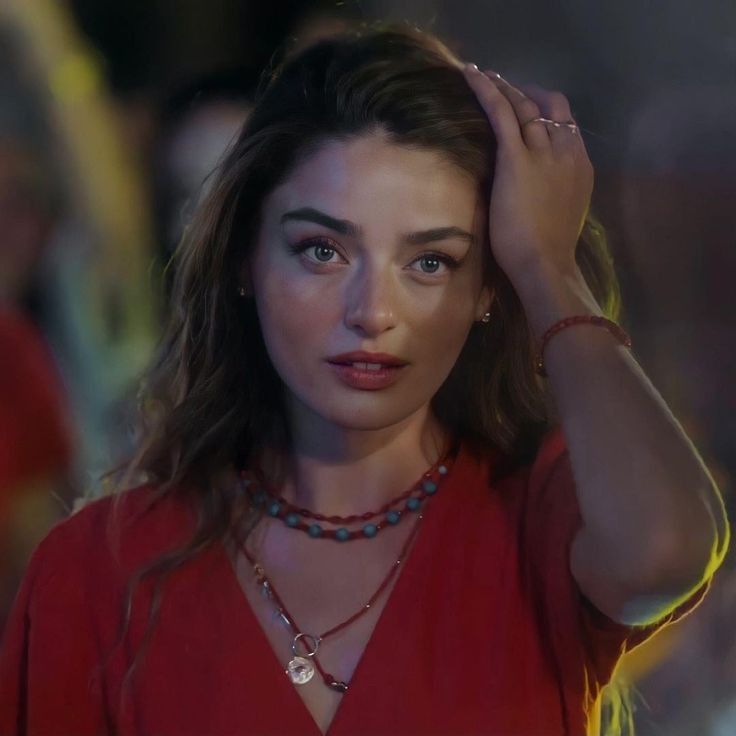 التعريف والمعنى الحقيقي للممثله المظلومه

ايتشا بالنسبة لي مظلومه ليش لاني مقتنع تماما انها من افضل 5 ممثلات بجيلها تمثيليا

 اداء عظيم باول مسلسل من بطولتها على ماعتقد مريم المسلسل المظلوم والشخصية المظلومه

وبعدها زمهرير واداء ايقوني ماخذ حقه من الأتراك

تستحق تقدير اكبر بلاشك