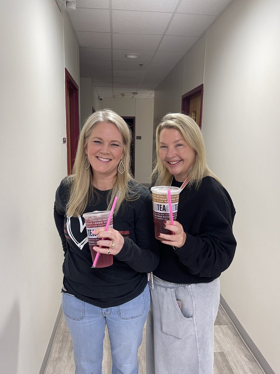 MrMaxSmith1's tweet image. Hydration is the key to the next level, especially on Fridays @SMSBearcats @ShermanISD #AdminTeam #H20Tea #SMSC2EX