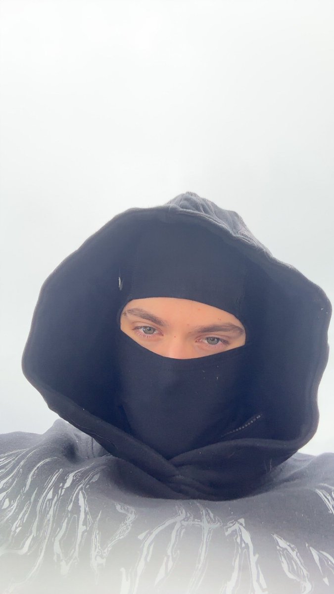 xF2P9's tweet image. We out huhhh