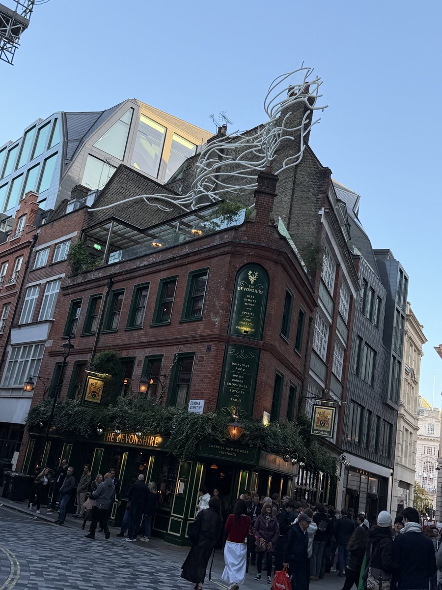 MachineGun1967's tweet image. Does it get much better….kicked off my lads 21st early tonight with beers, supper at the #Devonshire and Ricky Gervais at the Palladium….and we have Manchester 2moz for sexy football!! ❤️🕺🇾🇪🍺