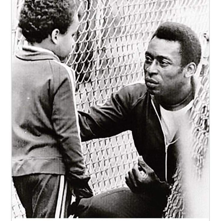 O ÚLTIMO ADVERSÁRIO VENCIDO POR PELÉ

"Existe um futebol antes e um depois de Pelé." Crescemos ouvindo essa frase, mas o que ela significa? Abaixo, uma tentativa de dar sentido a isso.