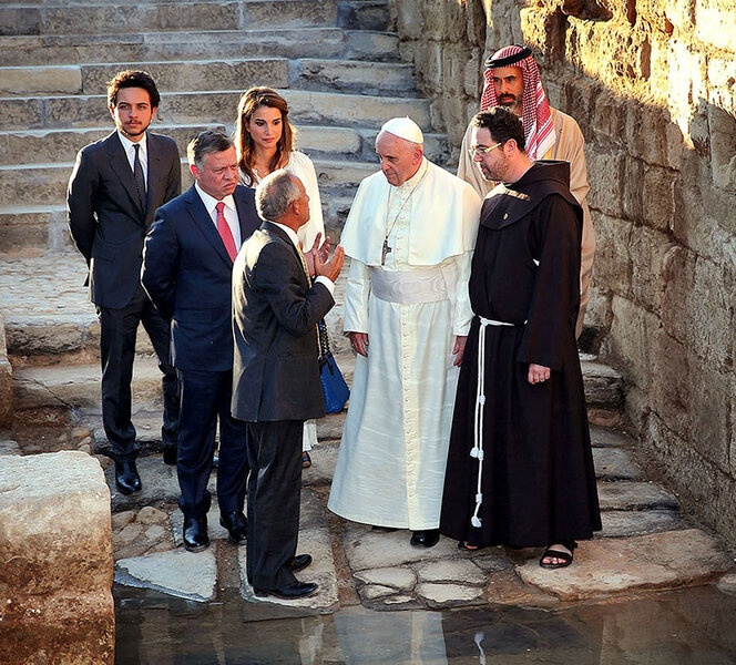 menavisualss's tweet image. 🇯🇴 Jordan's King Abdullah and Pope Francis visit Bethany Beyond the Jordan, the site on the Jordanian banks where many believe Jesus was baptized, on May 24, 2014.

King Abdullah was awarded the 2018 Templeton Prize for the country's interfaith work, becoming only the second