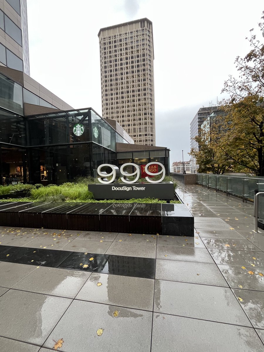 moulidorai's tweet image. Visited the DocuSign Tower in Seattle today to personally verify why #DocuSign needs 7000+ employees.

Now I understand their insane pricing 🙂

How do I tell them that @ZohoSign offers  killer e-signature power without skyscraper pricing 🤔