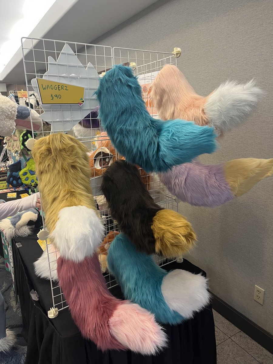 Come see me in the <a href="/HowloweenCanada/">Howloween 2025</a> artist alley today and Saturday! I’m running low on fursuit spray, so please grab a business card if you want to be the first to know when the next batch is available. 🏂💗