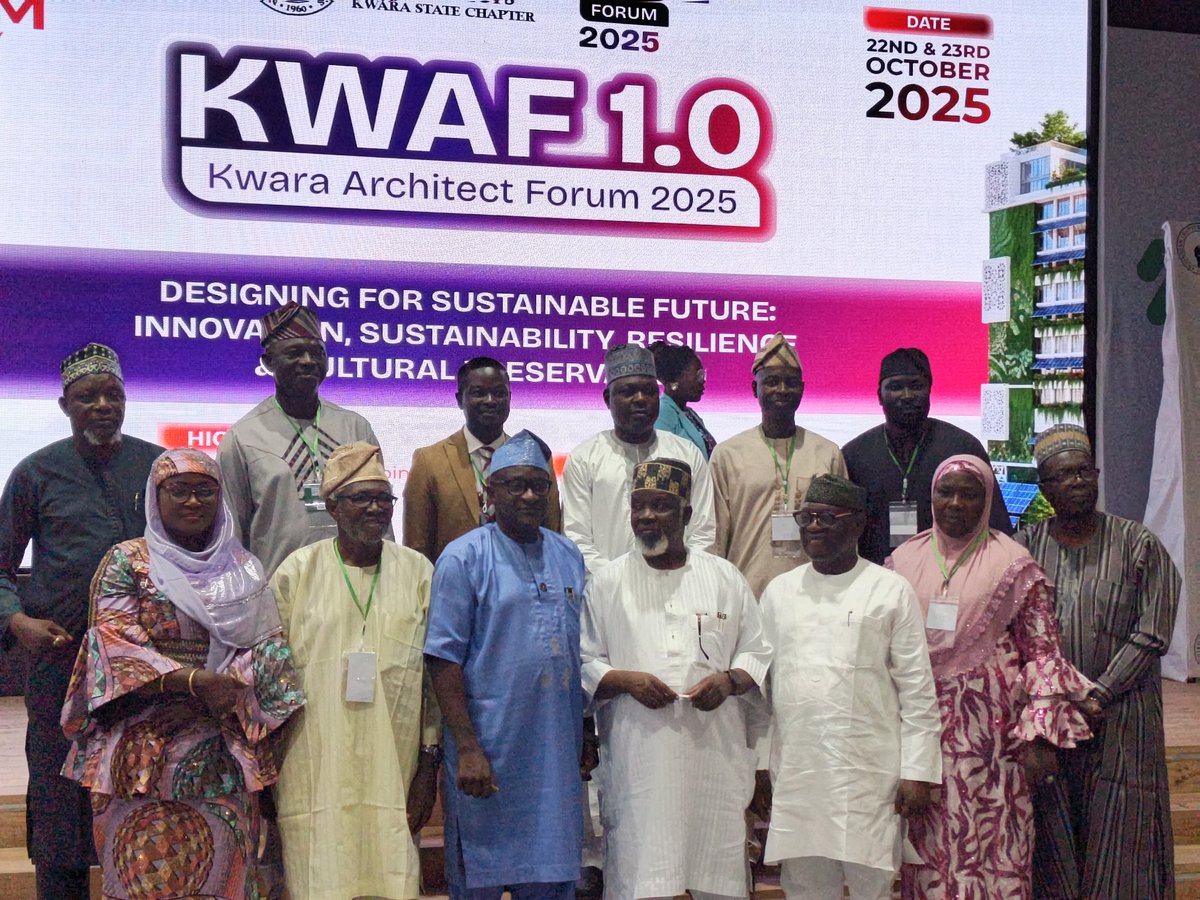 unilorin_archi's tweet image. just architects being architects and looking too sharp on the day 2 of KWAF 1.0 that brought one big kwara archi family together!😎📸🤍
Frame 1 - The NIA KWARA chapter fam.
Frame 2 - The Unilorin Department Archi fam.
Frame 3 - One big Family!
Frame 4 - the Unilorin students fam!