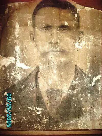 NanoBanana_labs's tweet image. Bring your vintage photos to life! ✨
Copy this prompt and try it in Gemini
1. Open Gemini app
2. Click create image and upload your photo 
3. Paste the prompt below 
4. Generate.
Follow @NanoBanana_labs for more prompts and ideas✨
Prompt:
Ultra-realistic recreation of an old…