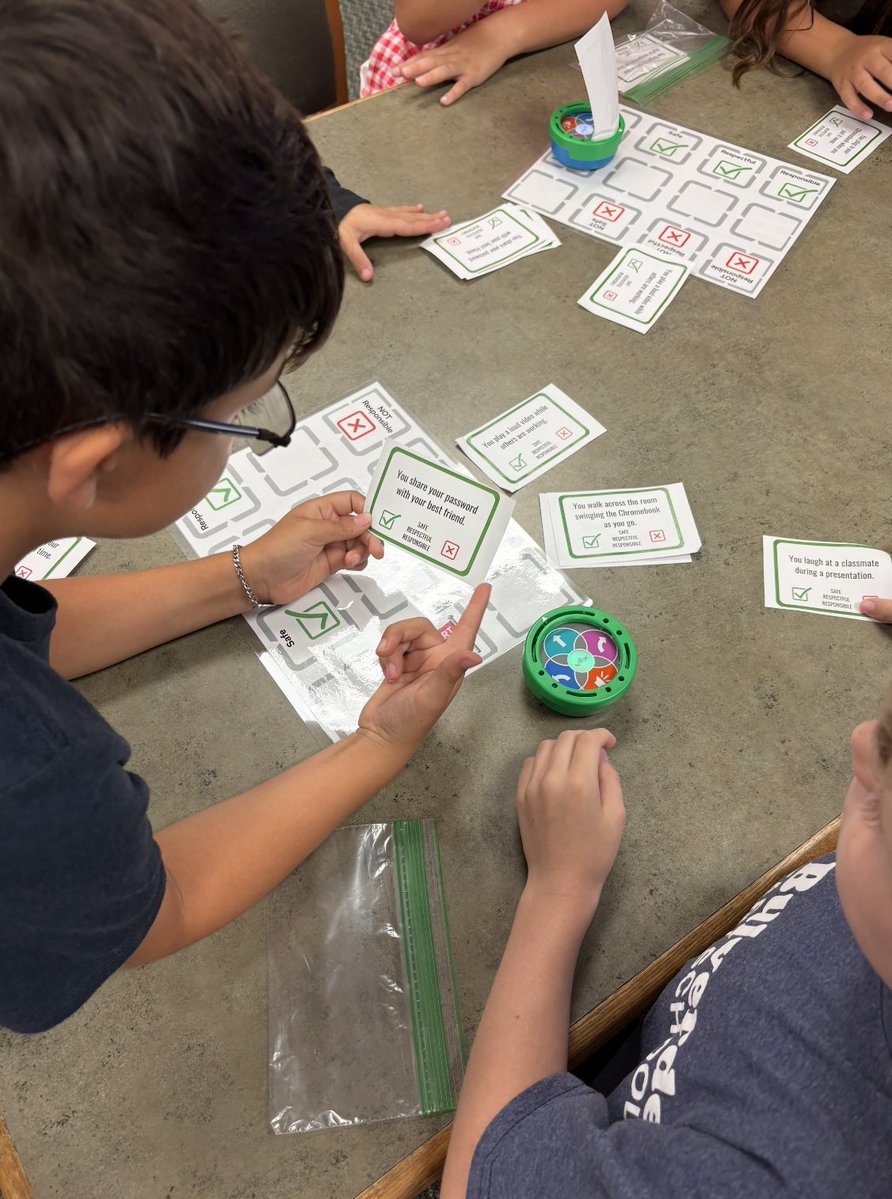 PeggyHall_CISD's tweet image. RBES had a great time in the library today combining @VEXRobotics &amp;amp; @GetClearTouch to review their Digital Citizenship skills! Tech tools make learning FUN! #ComalDigitalLearning @techylibrarian1 @Mrs_Atkins @_ScottMonroe @DrChapmanCISD #TodayinComal #growinggreatness