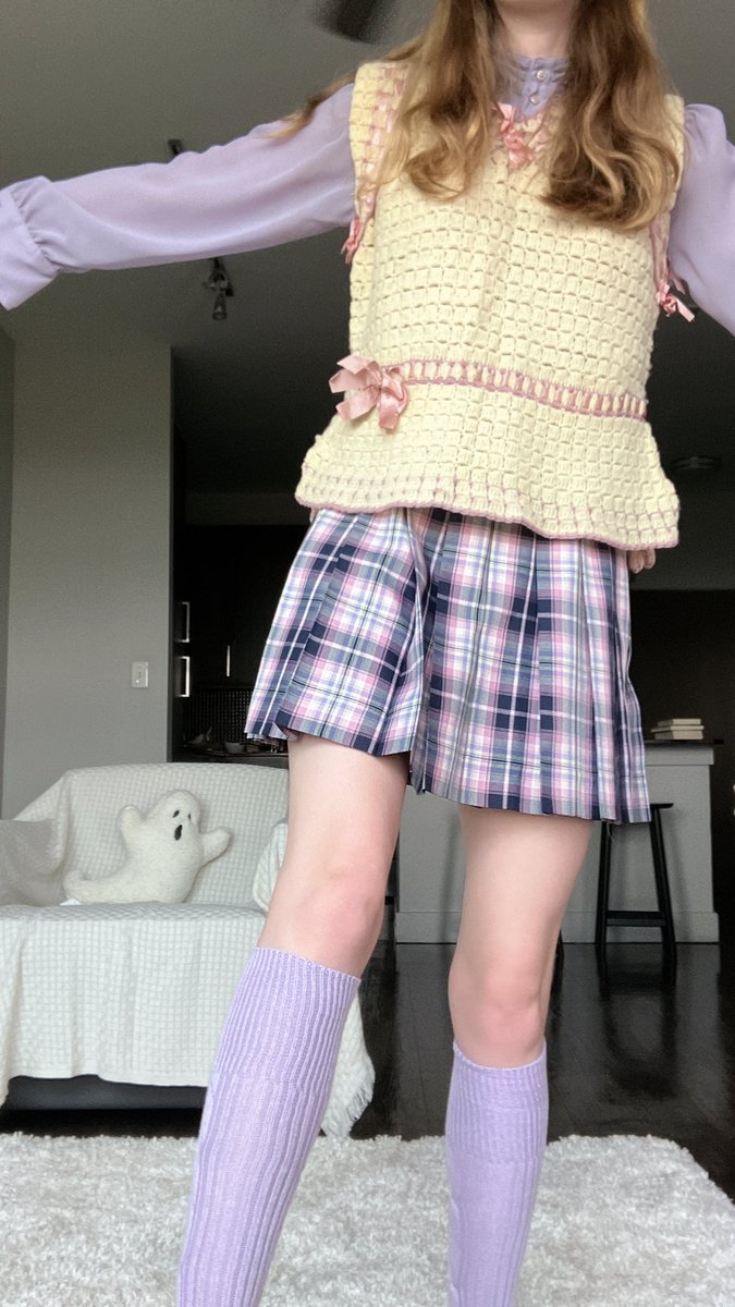 Late OOTD! I was kinda scared putting this on but then I looked in the mirror and it turned out so cute~ I have a busy weekend so I think I’ll plan tomorrow’s outfit in advance :)