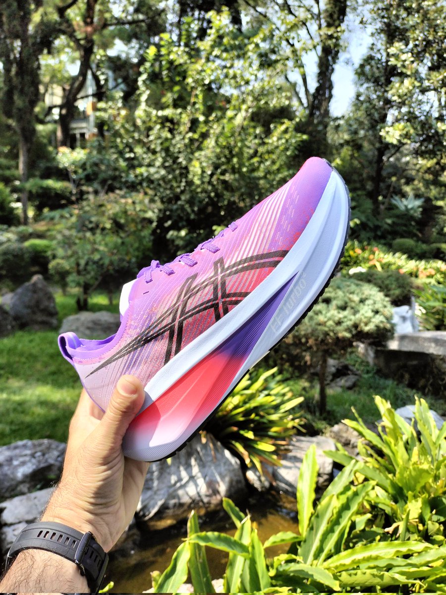 RunningLife_'s tweet photo. @ASICSmexico presenta la nueva Colección Tokyo en México. El protagonista principal es el nuevo MEGABLAST, un calzado que redefine el rebote y la ligereza. Con su innovadora entresuela FF TURBO SQUARED, ofrece 32.5% más retorno de energía.
#ASICS #TokyoCollection #RunningLife https://t.co/HFHqiduoog