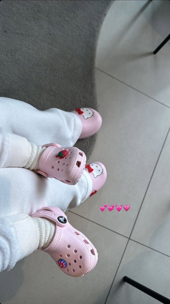 ZoeyIsAMom's tweet photo. Matching crocs = Fabulous mom and baby https://t.co/RavwGeh7Ah
