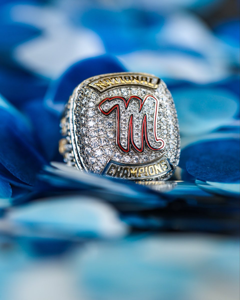 OleMissCheer's tweet photo. A ring fitted for the ๐๐๐
๐
๐๐๐ ๐๐
#OMAG | #NationalChampions https://t.co/QQB6NTyTUK
