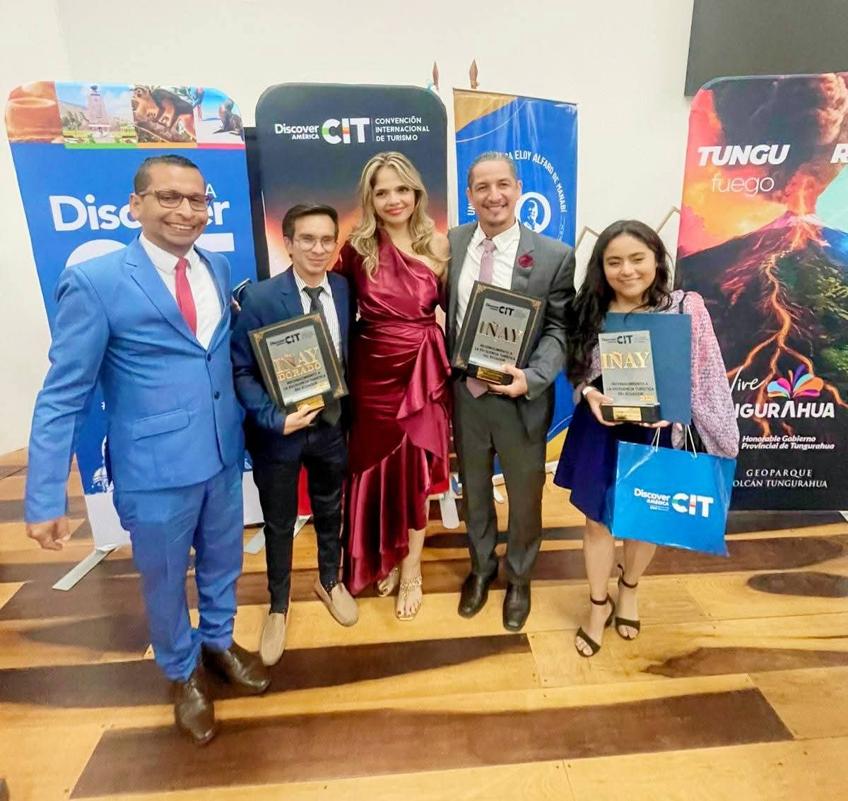 CAPTURLOSRIOS's tweet image. Los Ríos presente en la Convención Internacional de Turismo en Ecaudor  @DiscoverCIT como Representante del Sector Turístico de la Provincia de Los Ríos Wimper Romero  recibió el premio Iñay y el reconocimiento a la Excelencia Turística del Ecuador @RadioLibre9 @FluminenseRADIO