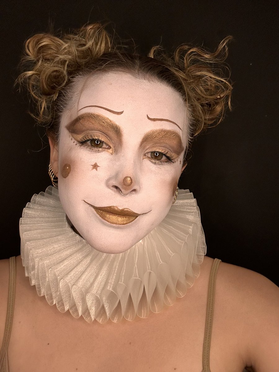 comradeclowny's tweet image. just a silly little clown ☺️

#circusvibes #clowncore #altmakeup #glamclown #clowningaround #clowning #clown #clownmakeup #clowngirl #clownaesthetic