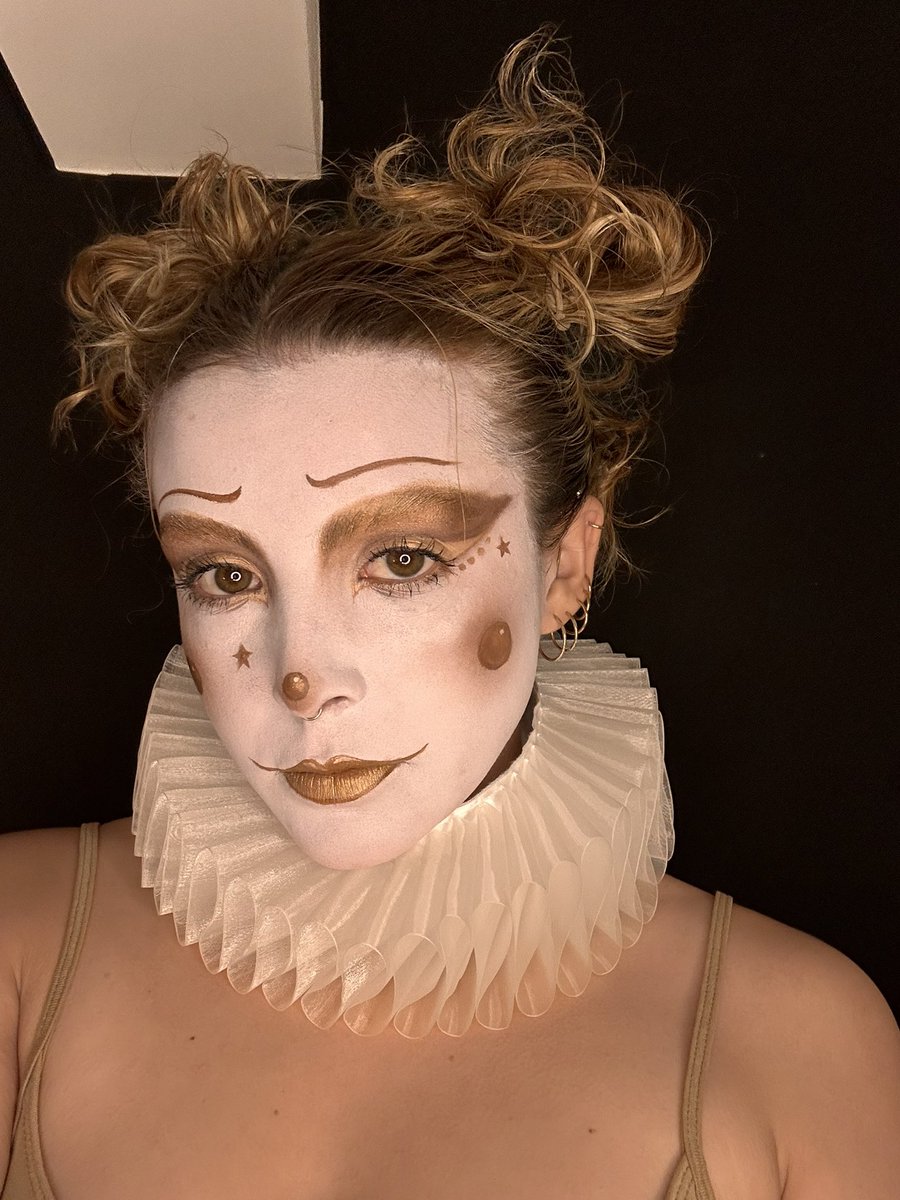 comradeclowny's tweet image. just a silly little clown ☺️

#circusvibes #clowncore #altmakeup #glamclown #clowningaround #clowning #clown #clownmakeup #clowngirl #clownaesthetic