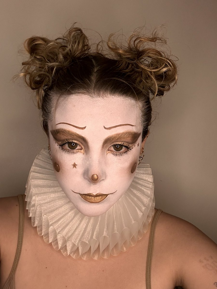 comradeclowny's tweet image. just a silly little clown ☺️

#circusvibes #clowncore #altmakeup #glamclown #clowningaround #clowning #clown #clownmakeup #clowngirl #clownaesthetic
