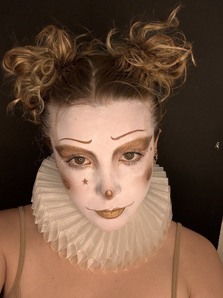 comradeclowny's tweet image. just a silly little clown ☺️

#circusvibes #clowncore #altmakeup #glamclown #clowningaround #clowning #clown #clownmakeup #clowngirl #clownaesthetic