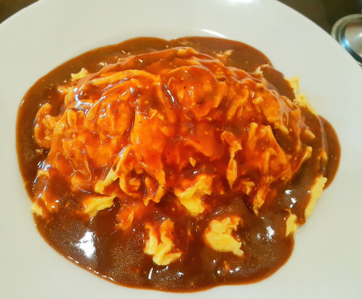 海老ピラフのマスタードデミグラスソースオムライス