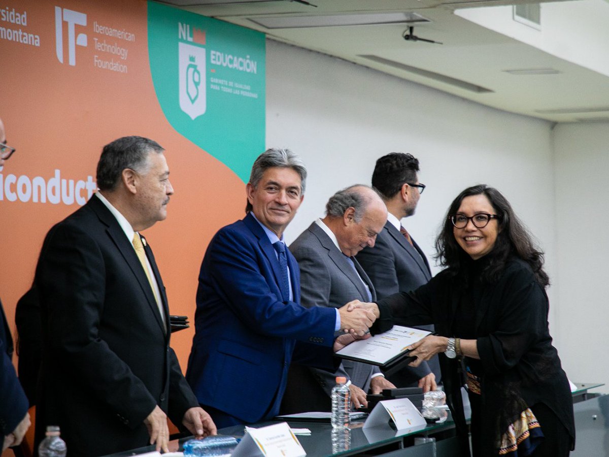 Esto te interesa Capacitan a docentes en ATP semiconductores; 
Autoridades educativas de Nuevo León reconocen a docentes que concluyeron el Programa de Capacitación en ATP Semiconductores, clave para fortalecer las capacidades académicas y productivas e...
lcrnoticias.com/capacitan-a-do…