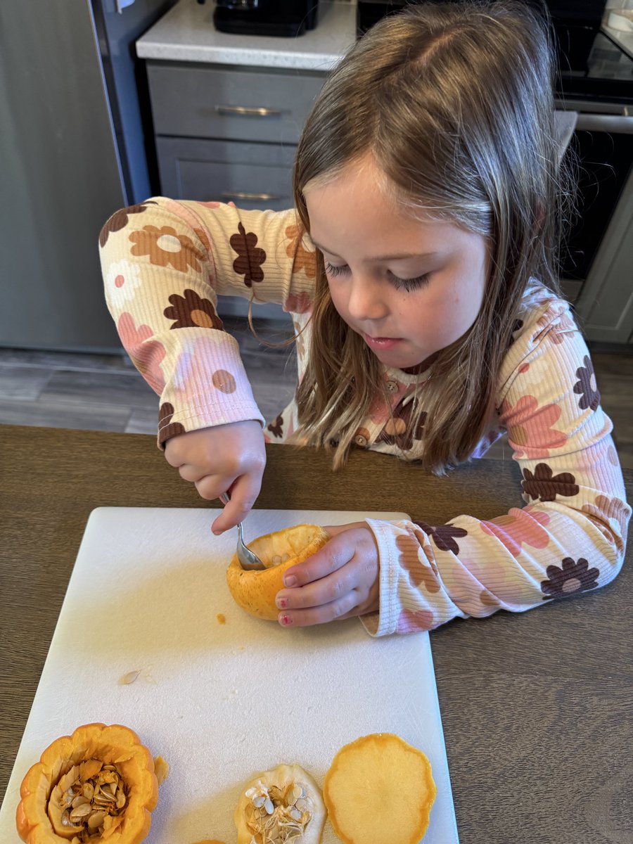 kcollazo's tweet image. Emersyn had to try out Lindsay Moretti’s tiny pumpkin boats experiment! She LOVED it!

Didn’t have acorns where we are so she used rocks. She made predictions and then tested various fun variables!

Make sure you subscribe to KidLit Grove! kidlitgrove.substack.com

#ScienceIsFun