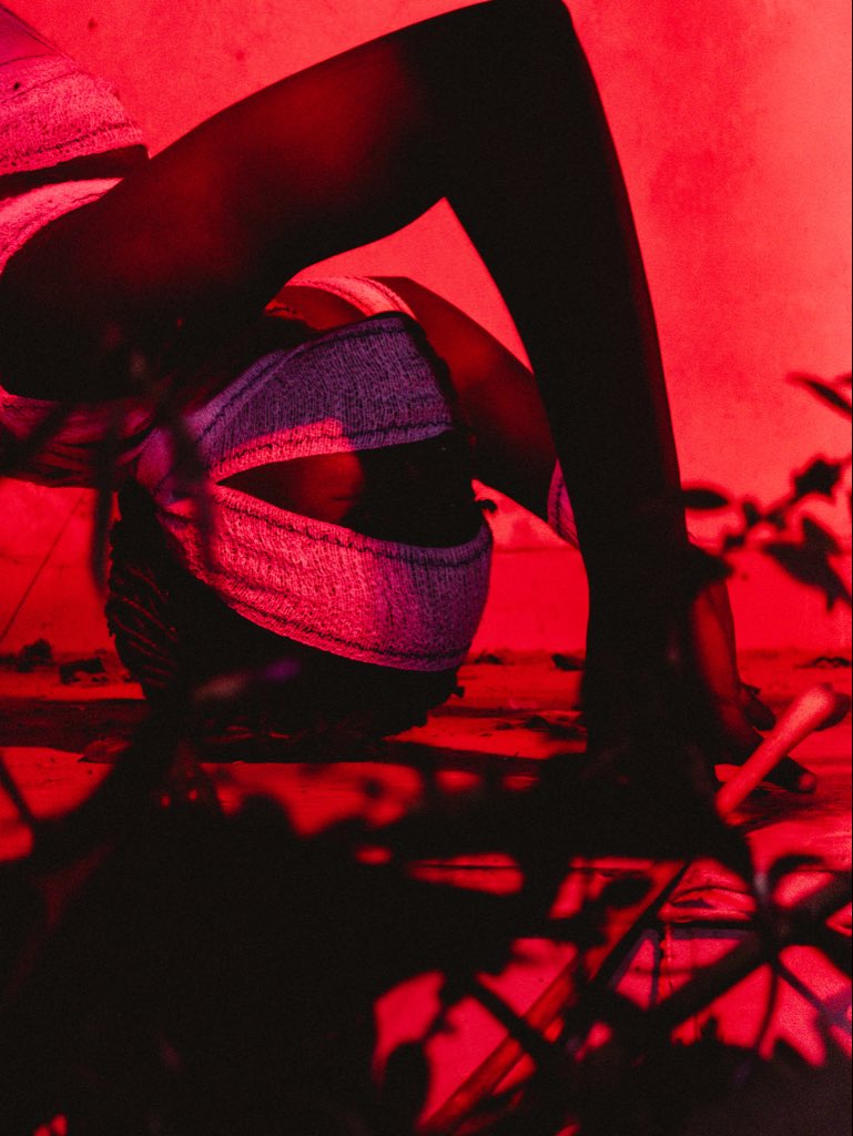 TiimSZN's tweet photo. Unwrapped for Halloween. 🩸 #SpookySeason https://t.co/pQddOPABYX
