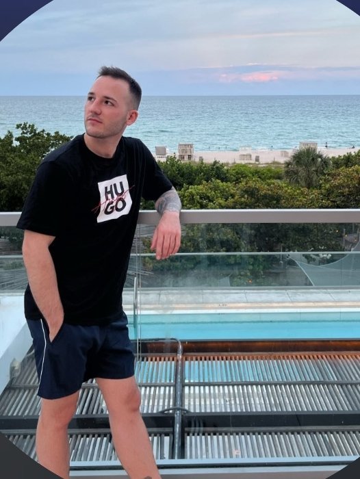 AzulgranaBasket's tweet image. SanLorenzo - Reunión Comisión Directiva .

Alan Navarro hijo de Néstor Navarro ( Presidente de OFFAL EXP Empresa familiar especializada en menudencias vacunas ubicada en el parque industrial de Alte Brown)
 Es quien debería asumir como vocal .....al que pocos conocen y que yo…