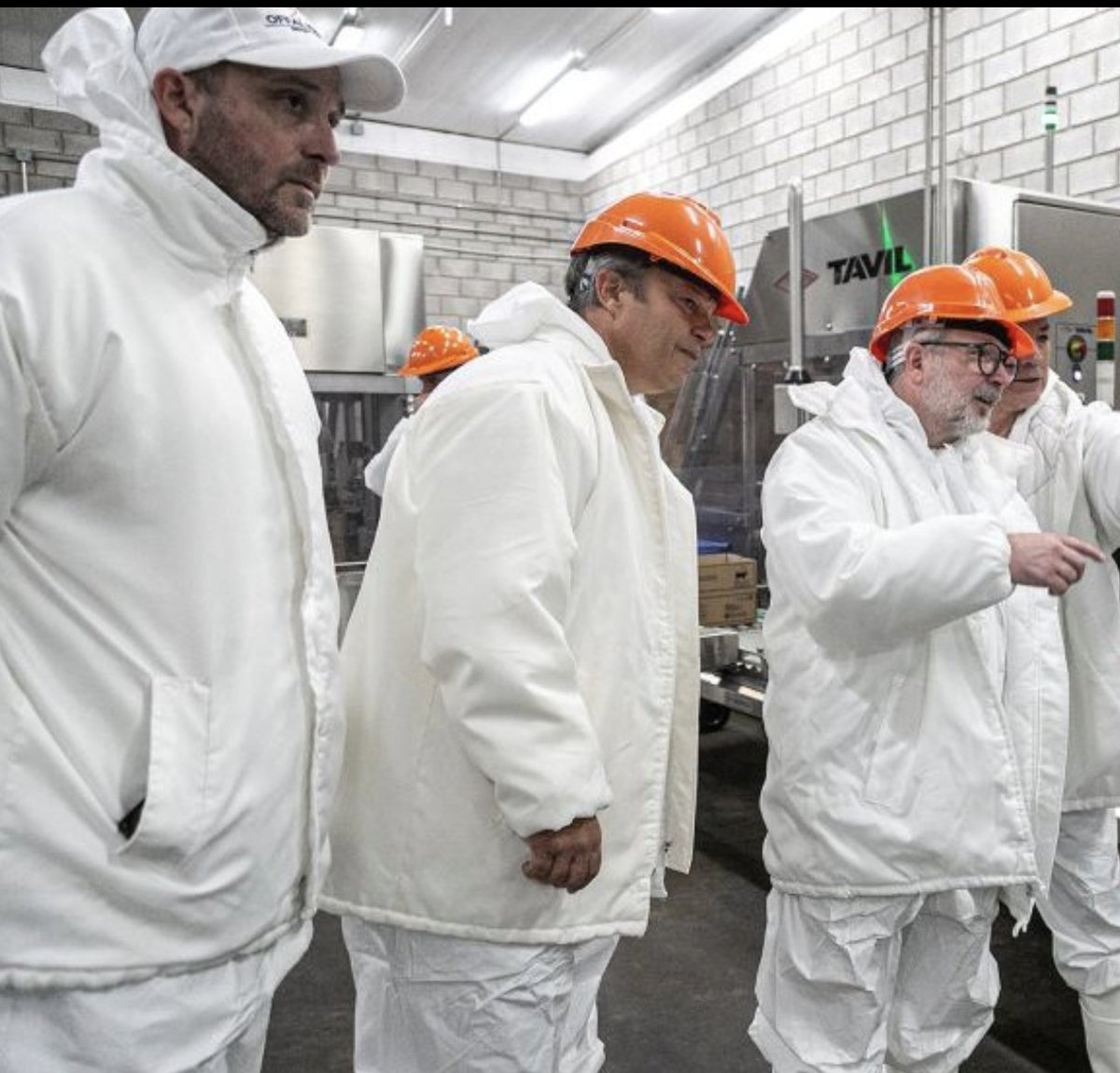 AzulgranaBasket's tweet image. SanLorenzo - Reunión Comisión Directiva .

Alan Navarro hijo de Néstor Navarro ( Presidente de OFFAL EXP Empresa familiar especializada en menudencias vacunas ubicada en el parque industrial de Alte Brown)
 Es quien debería asumir como vocal .....al que pocos conocen y que yo…