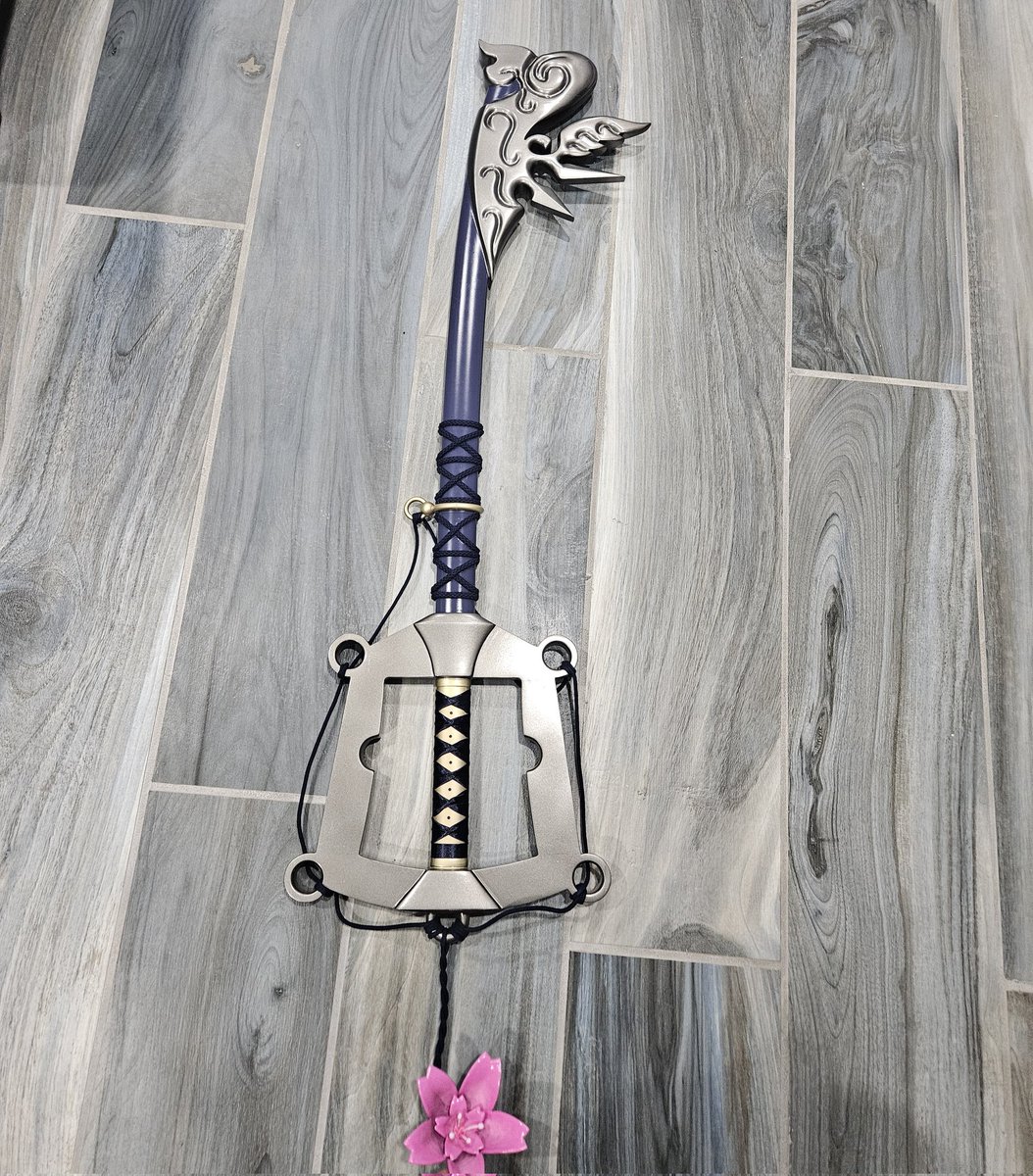 Key_Cast's tweet photo. My custom Keyblade made real! I wanna give a HUGE shout out to Syrupbit over on Etsy for making it! It came out absolutely perfect and its really well made! If you want a specific Keyblade or your very own custom Keyblade created, definitely check them out! https://t.co/JhsMvLT6EV