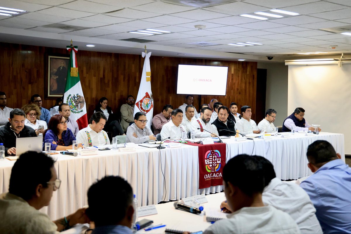 Este viernes, con la presencia de la secretaria de Gobernación, Rosa Icela Rodríguez (<a href="/rosaicela_/">Rosa Icela Rodríguez Velázquez</a>), el secretario de Educación Pública, Mario Delgado Carrillo (<a href="/mario_delgado/">Mario Delgado</a>), el director del ISSSTE, Martí Batres (<a href="/martibatres/">Martí Batres</a>), y la coordinadora de Asuntos Intergubernamentales,