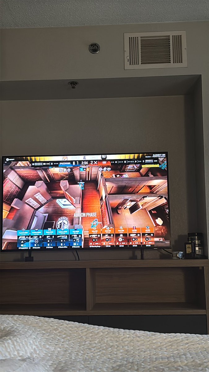 even on the go, show love for the goats <a href="/happiiaka/">happiaka!</a> <a href="/Gooseyaps/">Goose 🪿</a>