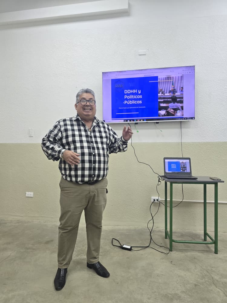 El avance de la pizarra, inicialmente aquellas pizarras grandes verdes, luego vino algo novedoso las pizarras acrílicas, hoy con la Innovación Tecnológica tenemos las pantallas digitales, proceso que estás iniciando en la <a href="/UBAuniversidad/">UBA (CUENTA OFICIAL)</a> una maravillosa experiencia.