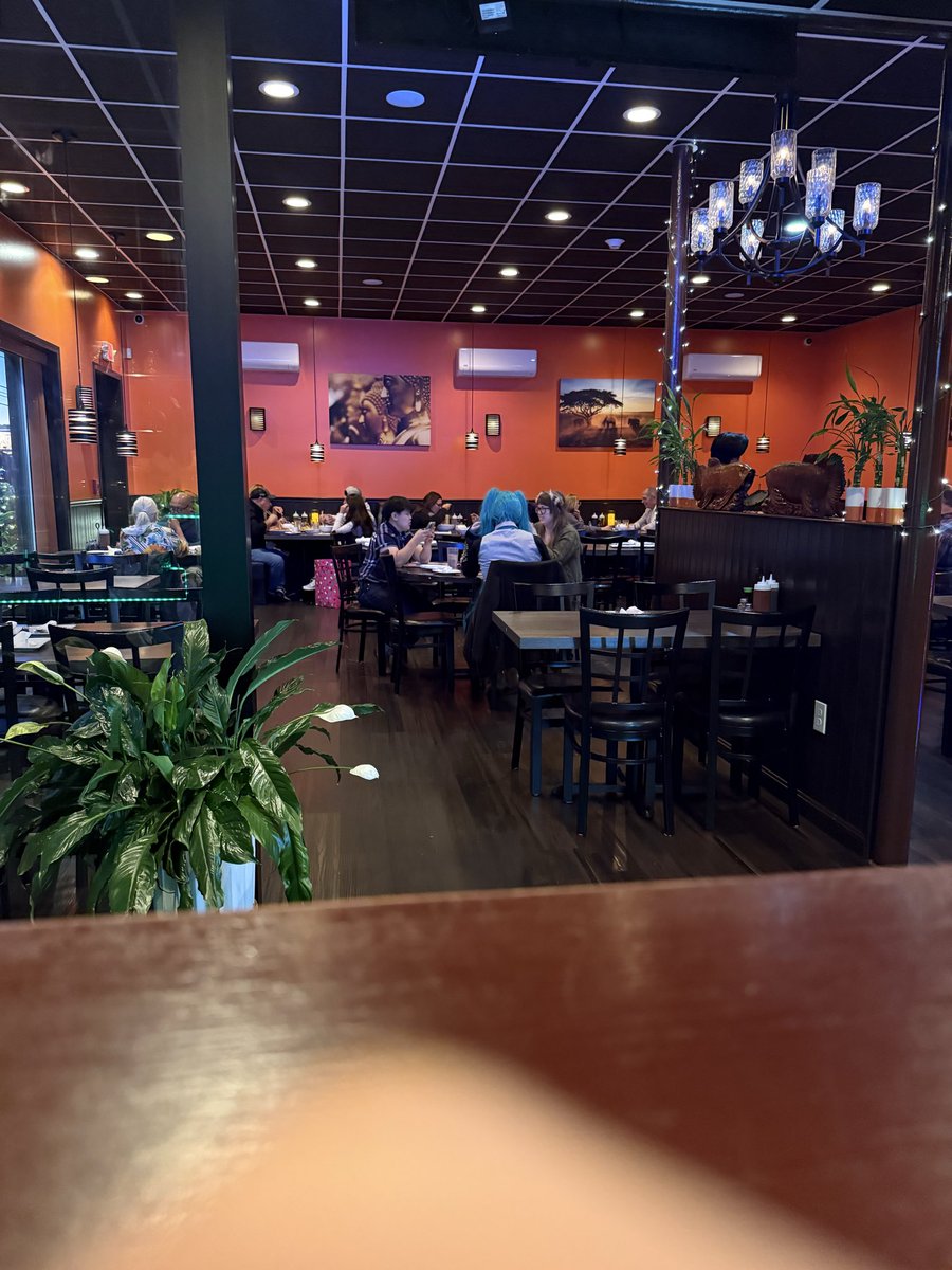 JPHONGFPS's tweet image. MIKU AT MY RESTAURANT?!?!?!?!