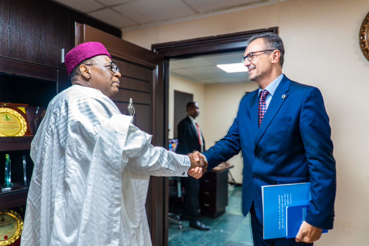 🇳🇬 Strengthening Health Partnerships in Nigeria
 The Honourable Minister of Health and Social Welfare, <a href="/muhammadpate/">Muhammad Ali Pate</a>, welcomed <a href="/DrPavelUrsu/">Dr Pavel Ursu</a>, new WHO Country Representative/Head of Mission to Nigeria. 
 
 Today, on the UN Day and World Polio Day 2025 <a href="/DrPavelUrsu/">Dr Pavel Ursu</a> and <a href="/muhammadpate/">Muhammad Ali Pate</a>