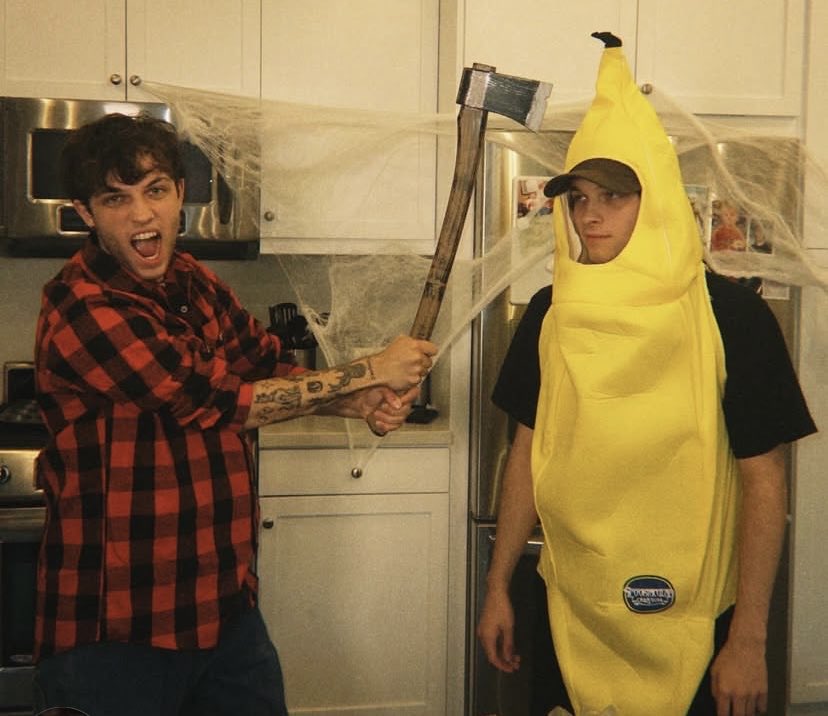 BLOODSlRED's tweet image. i think he wants to axe me a question. or just kill me. 

@MOONSlRED.