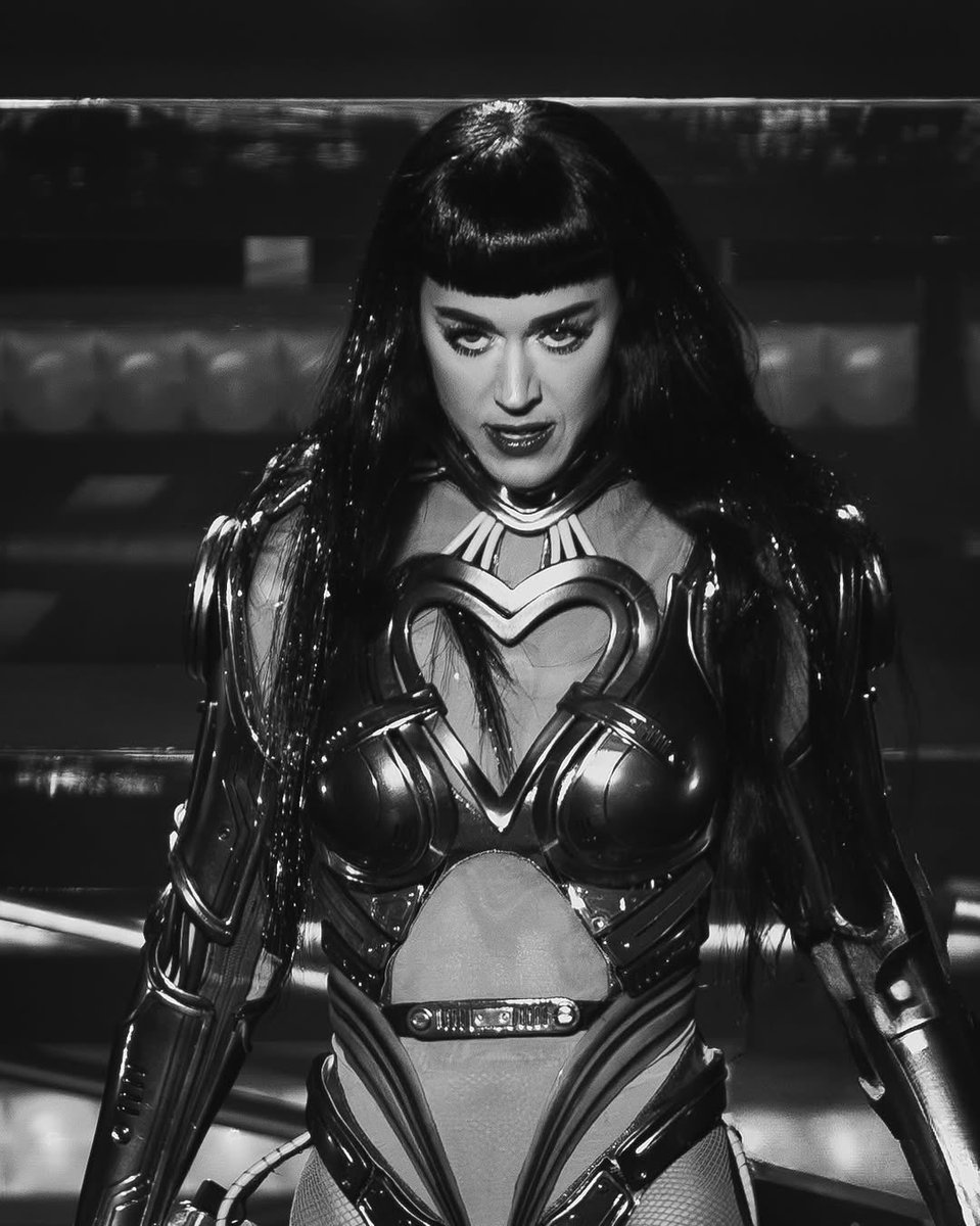 Before performing the eurobeat-synthwave-tech house track “CRUSH”, Katy Perry said the following phrase during her show at the Accor Arena in France 🇫🇷:

“Be careful what you wish for.”