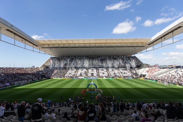 Timão Números (@sccpnumeros) on Twitter photo Corinthians Feminino já faturou mais de R$ 63 milhões em receitas somadas nas últimas três temporadas. Corinthians Feminino já faturou mais de R$ 63 milhões em receitas somadas nas últimas três temporadas.