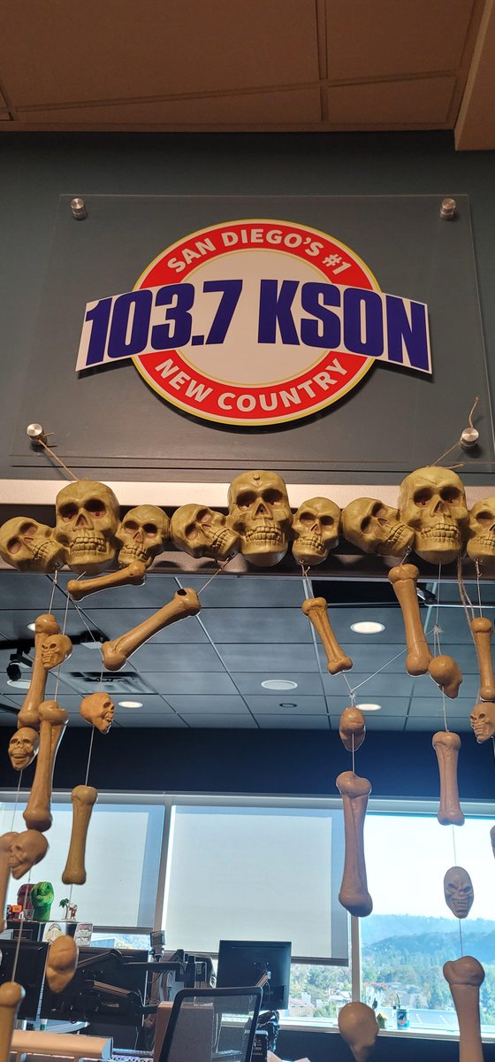 103.7 KSON (@ksonsandiego) on Twitter photo 